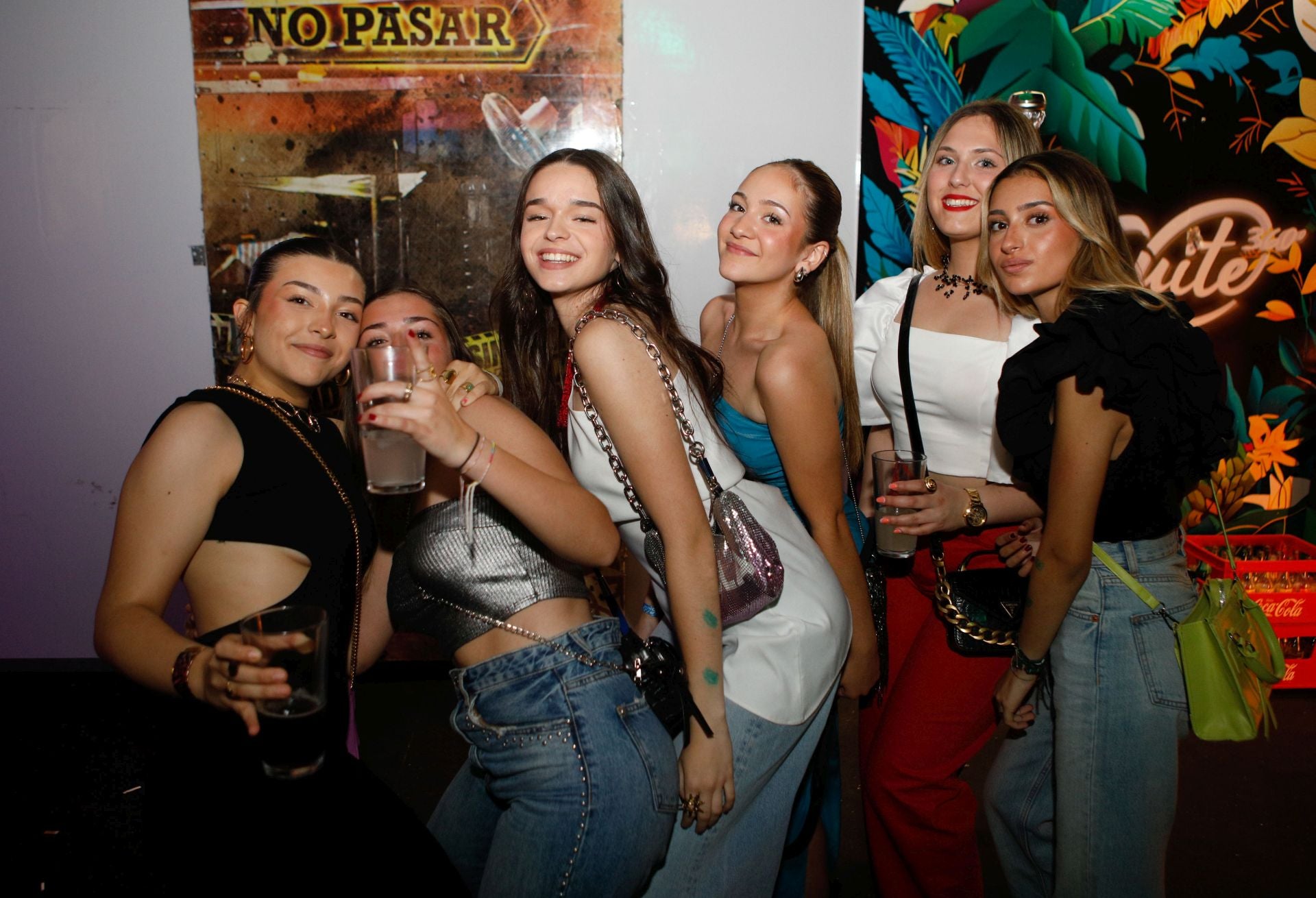 Fotos | Así disfrutan los cacereños del viernes noche en el ferial (I)