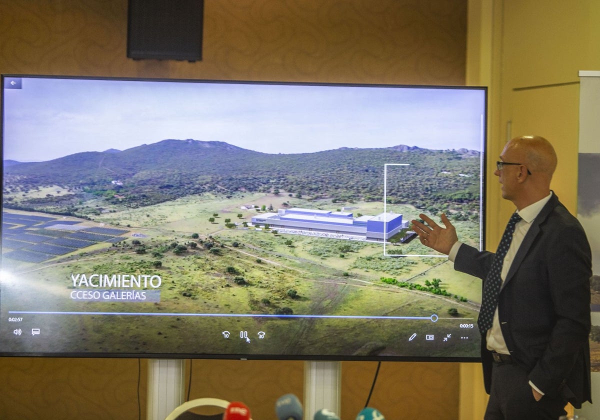 El CEO de Extremadura New Energies, Ramón Jiménez, explica el proyecto en una imagen de 2022.