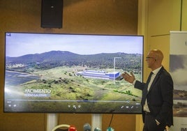 El CEO de Extremadura New Energies, Ramón Jiménez, explica el proyecto en una imagen de 2022.