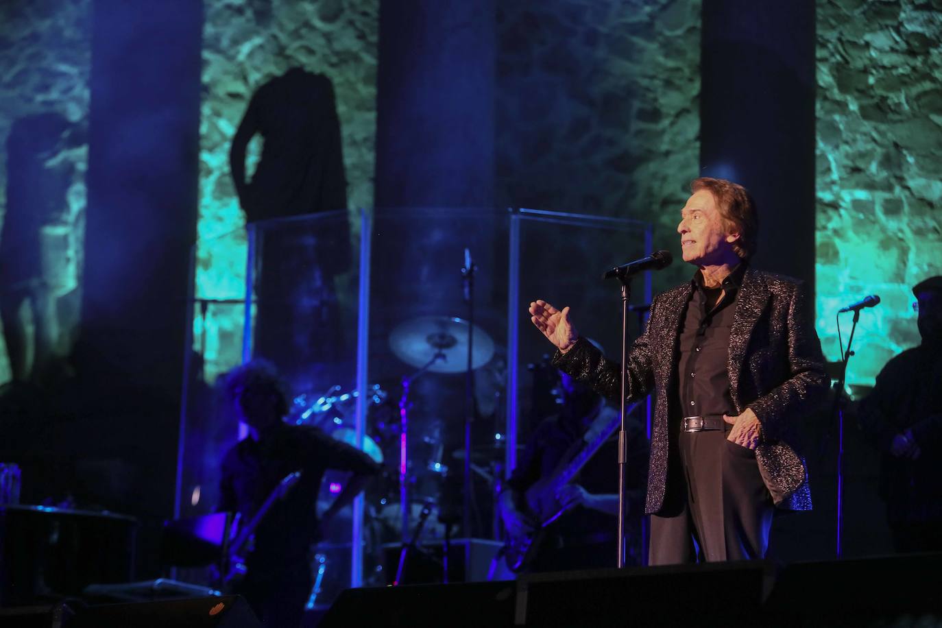 Las mejores imágenes del concierto de Raphael en Mérida