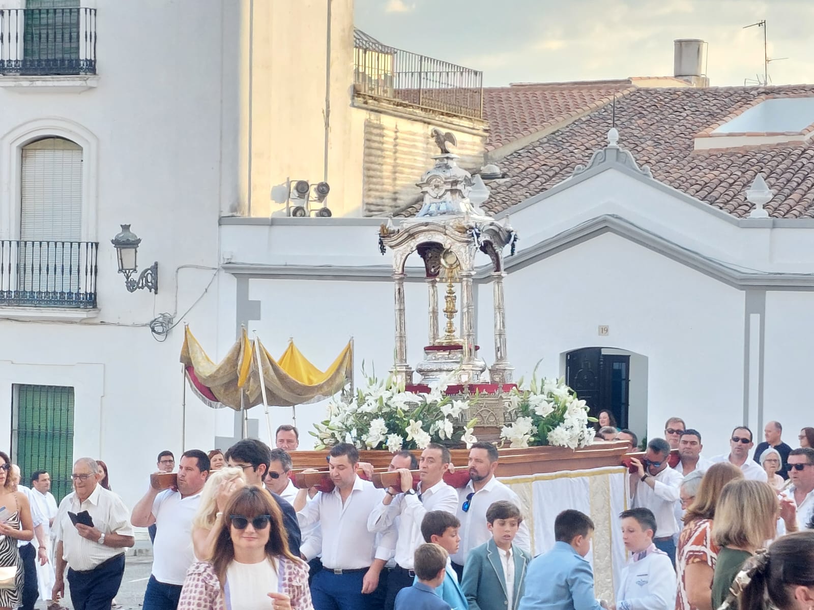 El Corpus recorre las calles de Fregenal