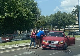 El vehículo ha acabado en el carril del sentido contrario al que circulaba.
