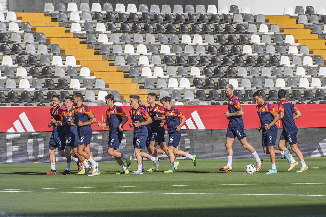 Imágenes de la rueda de prensa de la selección española en Badajoz