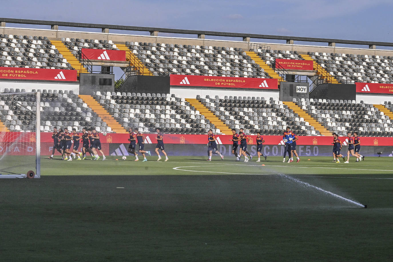 Imágenes de la rueda de prensa de la selección española en Badajoz