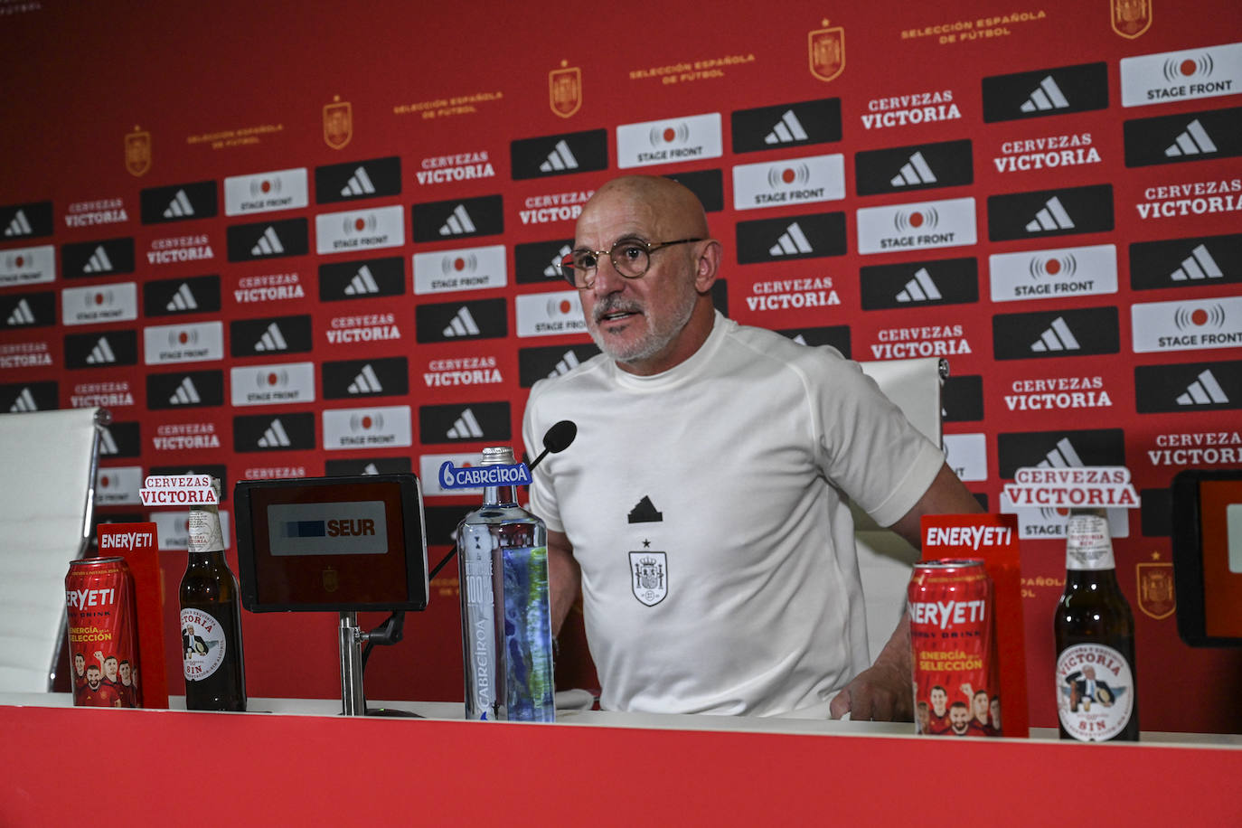 Imágenes de la rueda de prensa de la selección española en Badajoz