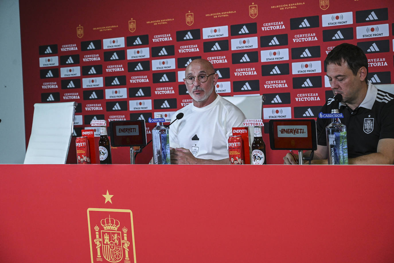 Imágenes de la rueda de prensa de la selección española en Badajoz