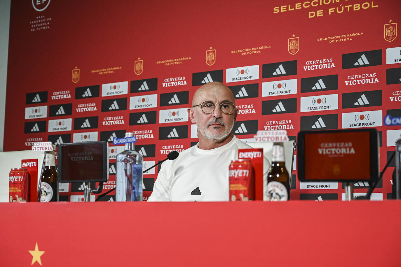 Imágenes de la rueda de prensa de la selección española en Badajoz