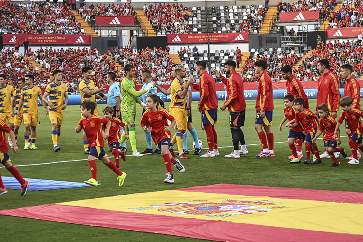 Imágenes del partido entre España y Andorra en Badajoz (I)