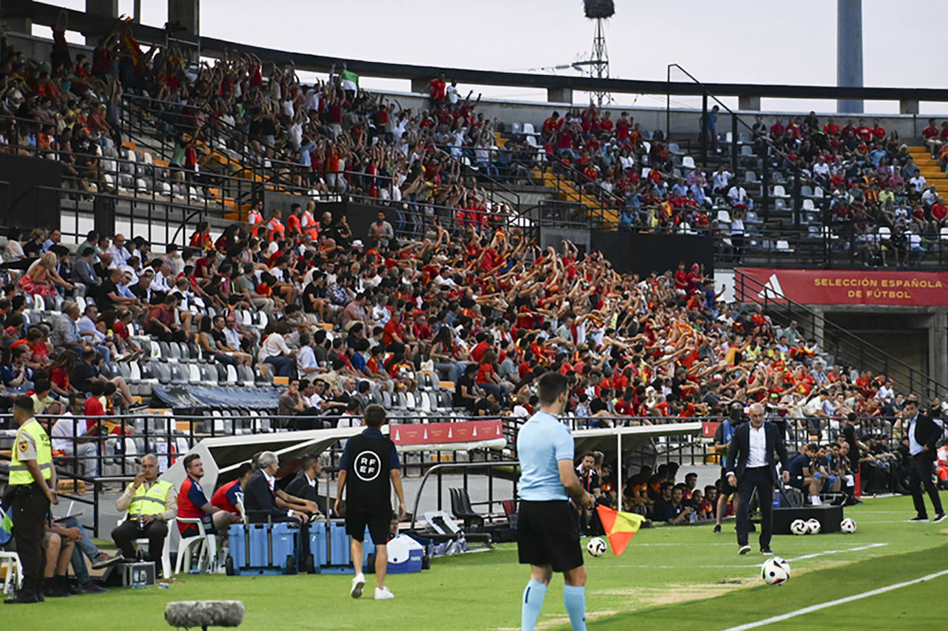 Imágenes del partido entre España y Andorra en Badajoz (II)