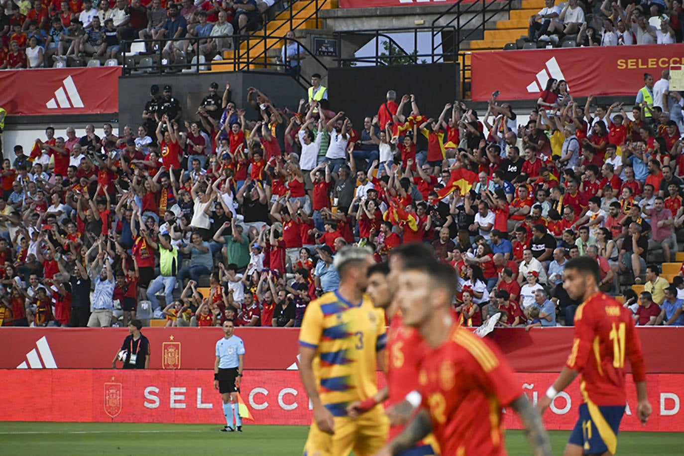 Imágenes del partido entre España y Andorra en Badajoz (II)