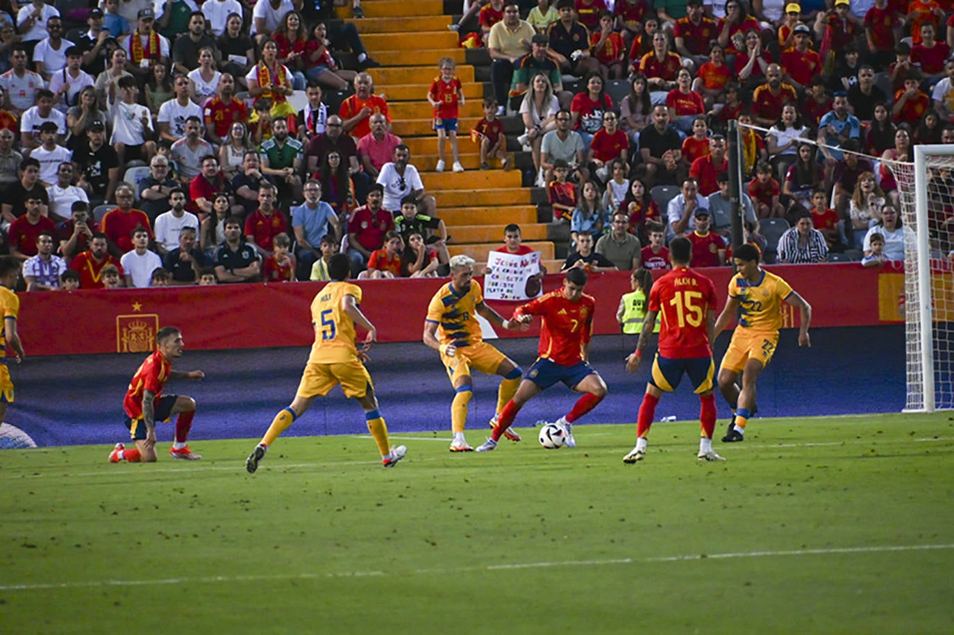 Imágenes del partido entre España y Andorra en Badajoz (II)