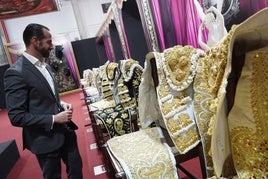 Trajes de luces en la exposición Toreros Extremeños.