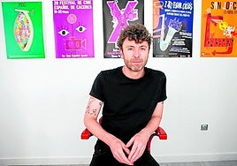 Fermín Solís inaugura una exposición de carteles en Belleartes