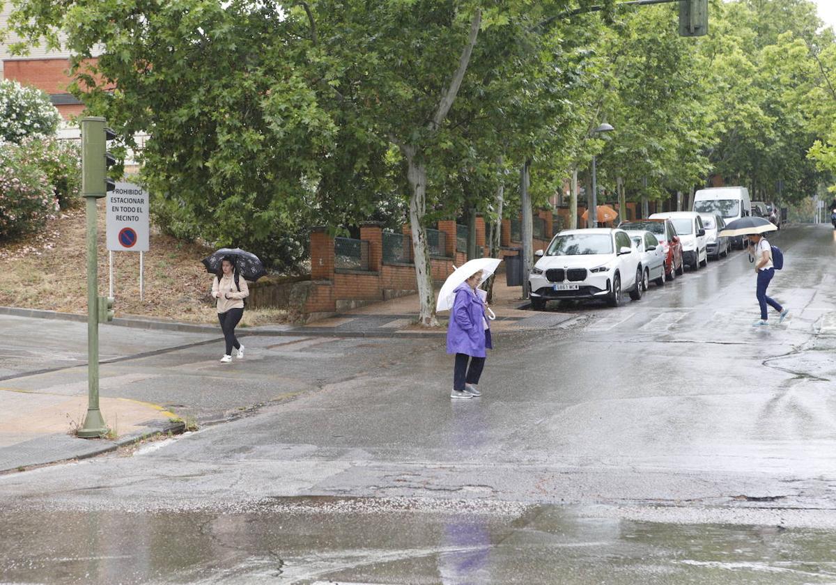 Lluvia en Cáceres, este lunes.