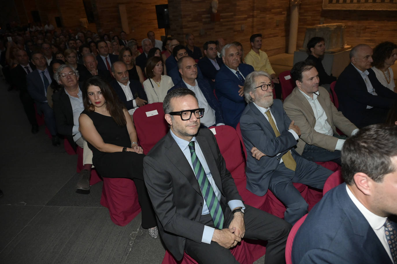 Juanma Merchán junto a Antonio Vélez siguiendo la gala. 