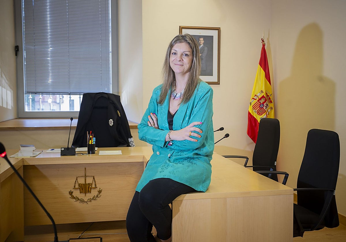 Cristina Mendigutia en la sede del Juzgado de Violencia contra la Mujer número 1 de Cáceres.