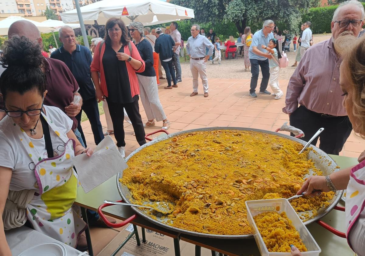 Paella preparada el domingo en la parroquia Virgen de Guadalupe.