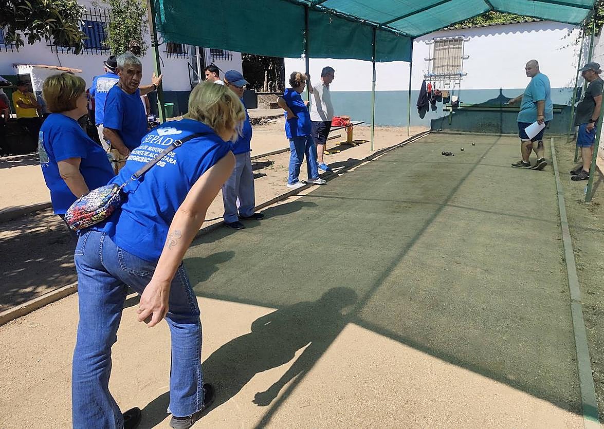 El Hogar de mayores acogió el XX Torneo de petanca