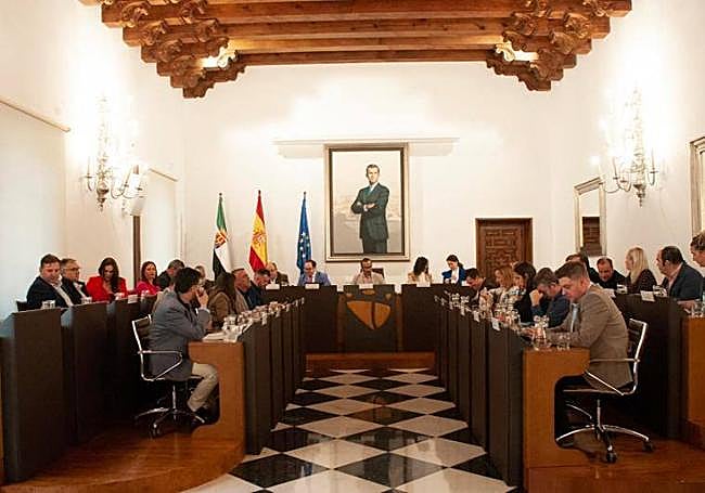 Un pleno de la Diputación de Cáceres.