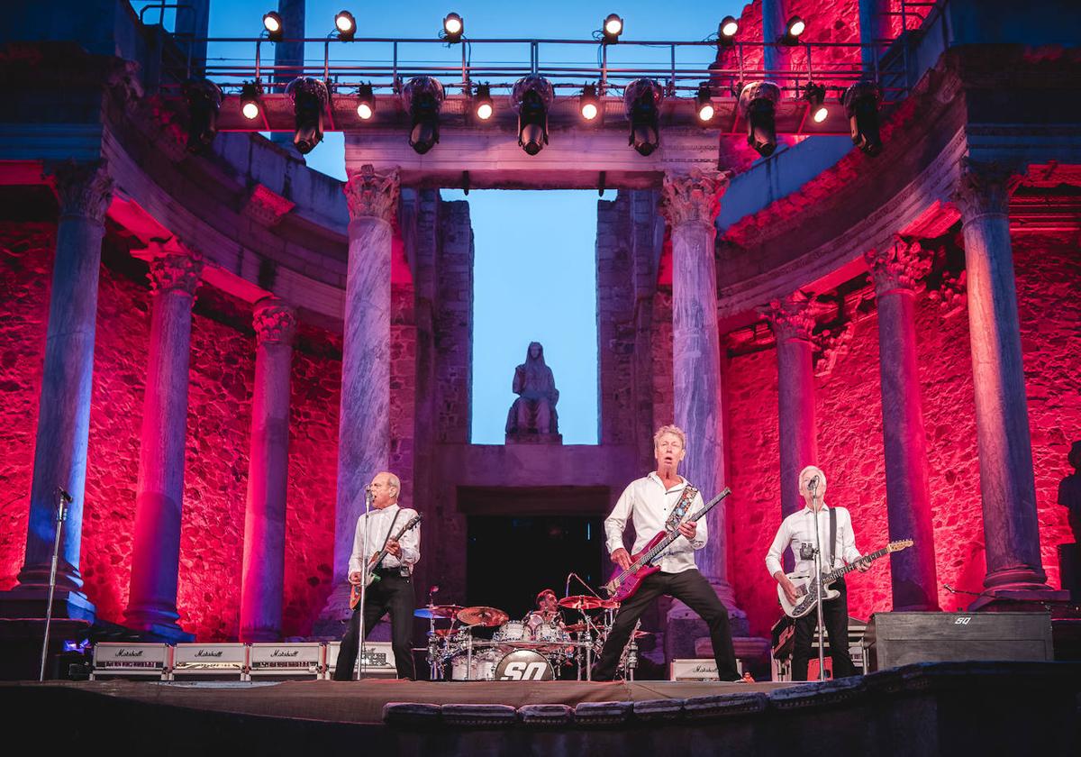 Las mejores imágenes del concierto de Status Quo en el Teatro Romano de Mérida