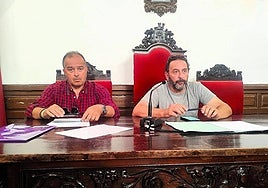 Paco Bueno e Isidoro Domíngez se dirigen a los presentes