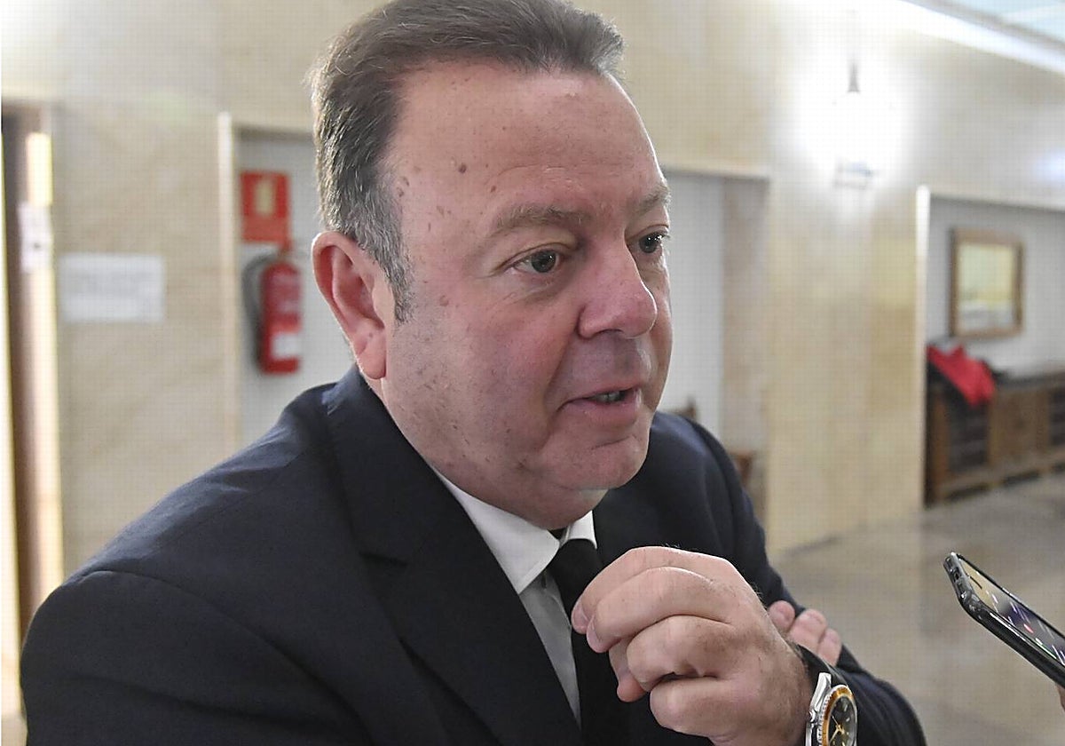 Emilio Cortés es catedrático en Derecho Penal y abogado penalista.