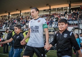 Raúl Beneit saliendo al Romano.