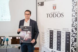 Alejandro Pérez, director general del club, presentando la campaña en el Parador de Mérida.