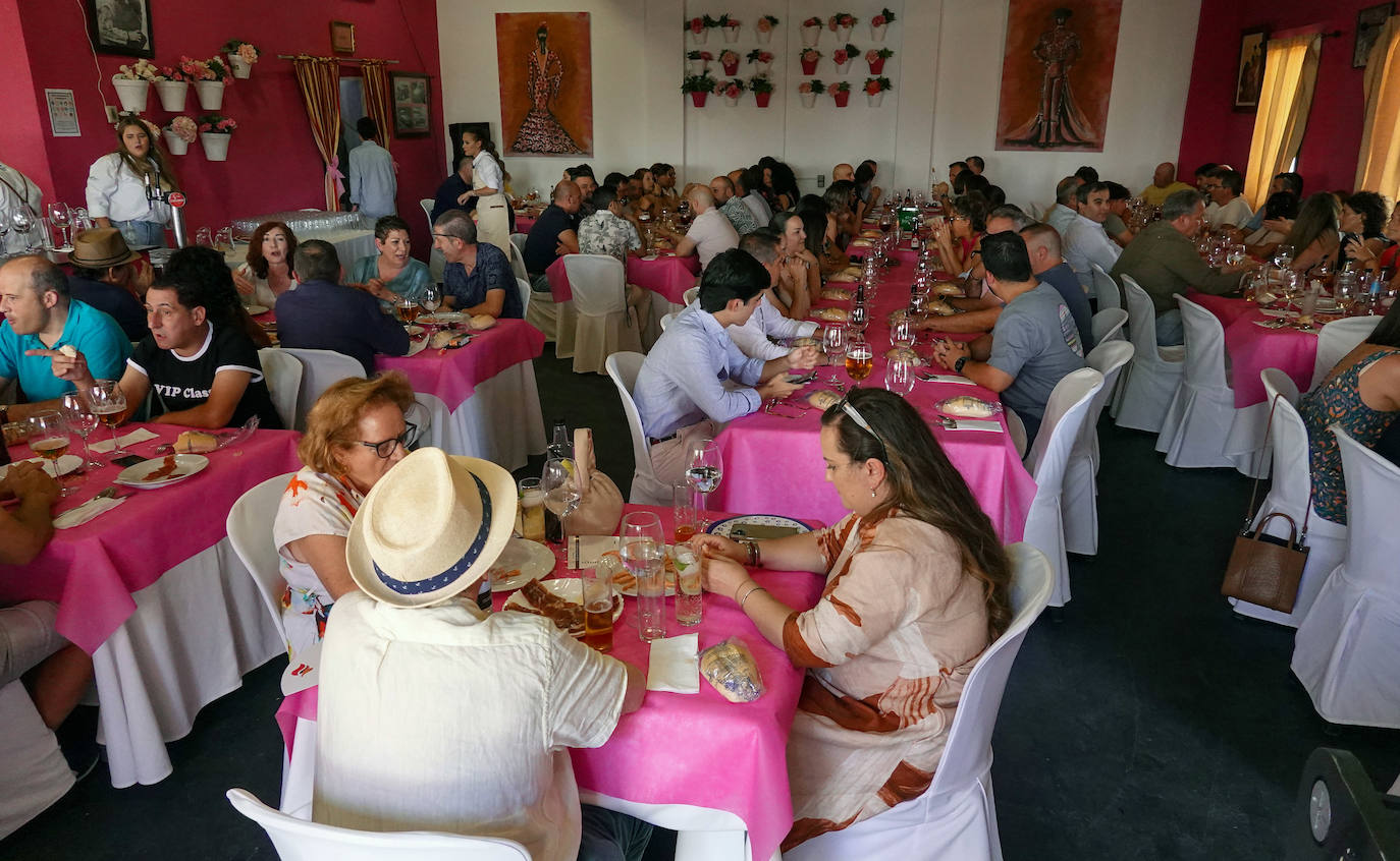 Las casetas llenas en el sábado de feria