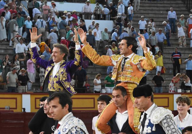 Salida a hombros de Hermoso de Mendoza y Emilio de Justo.