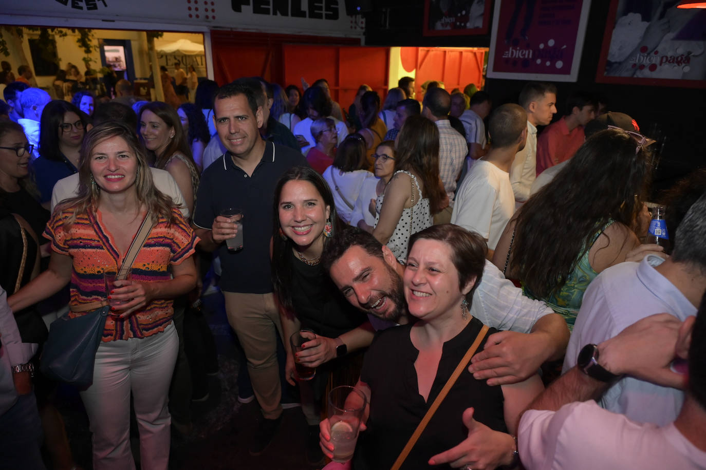 Fiesta en las casetas durante la noche del sábado