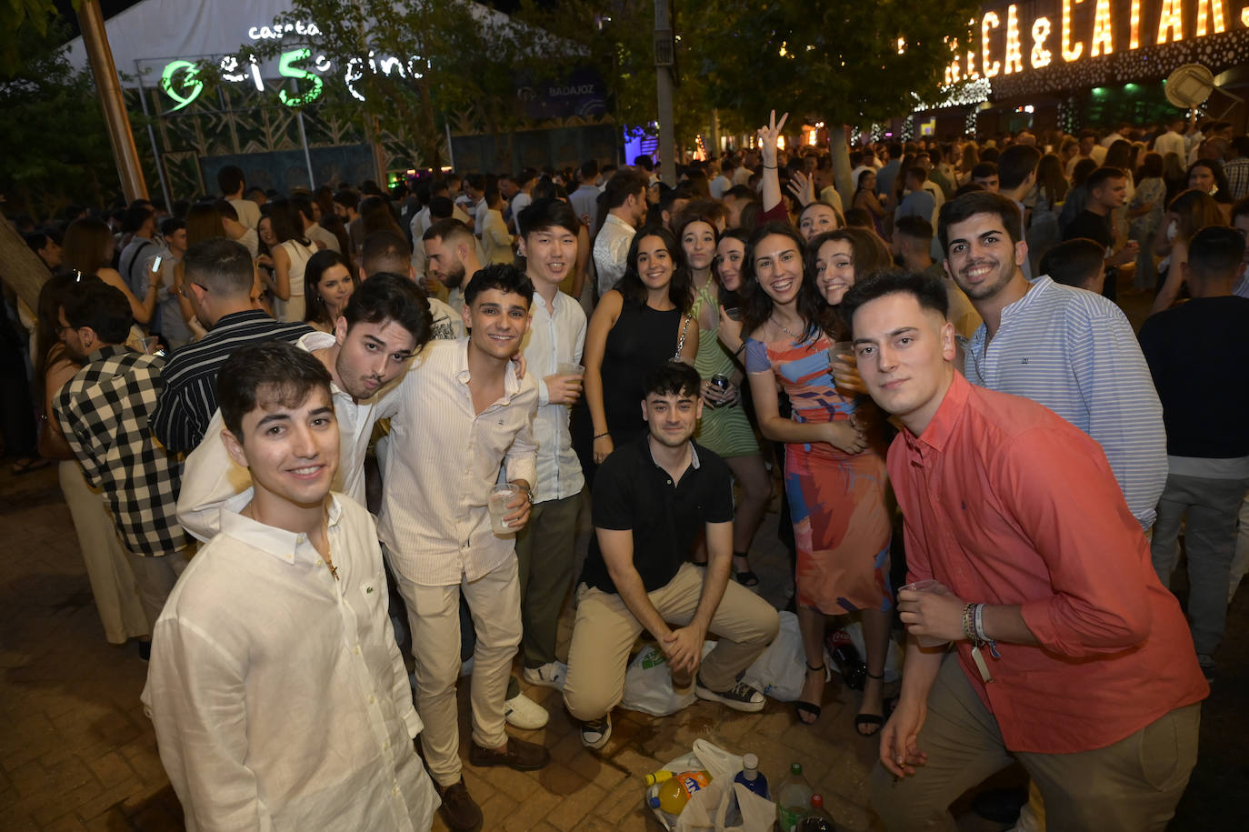 Fiesta en las casetas durante la noche del sábado