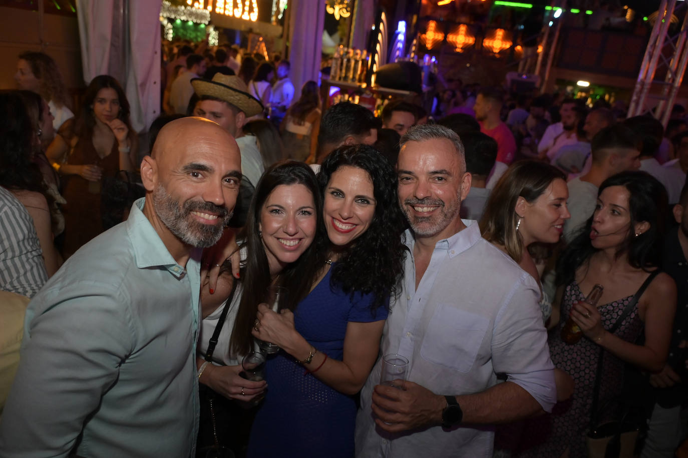 Fiesta en las casetas durante la noche del sábado