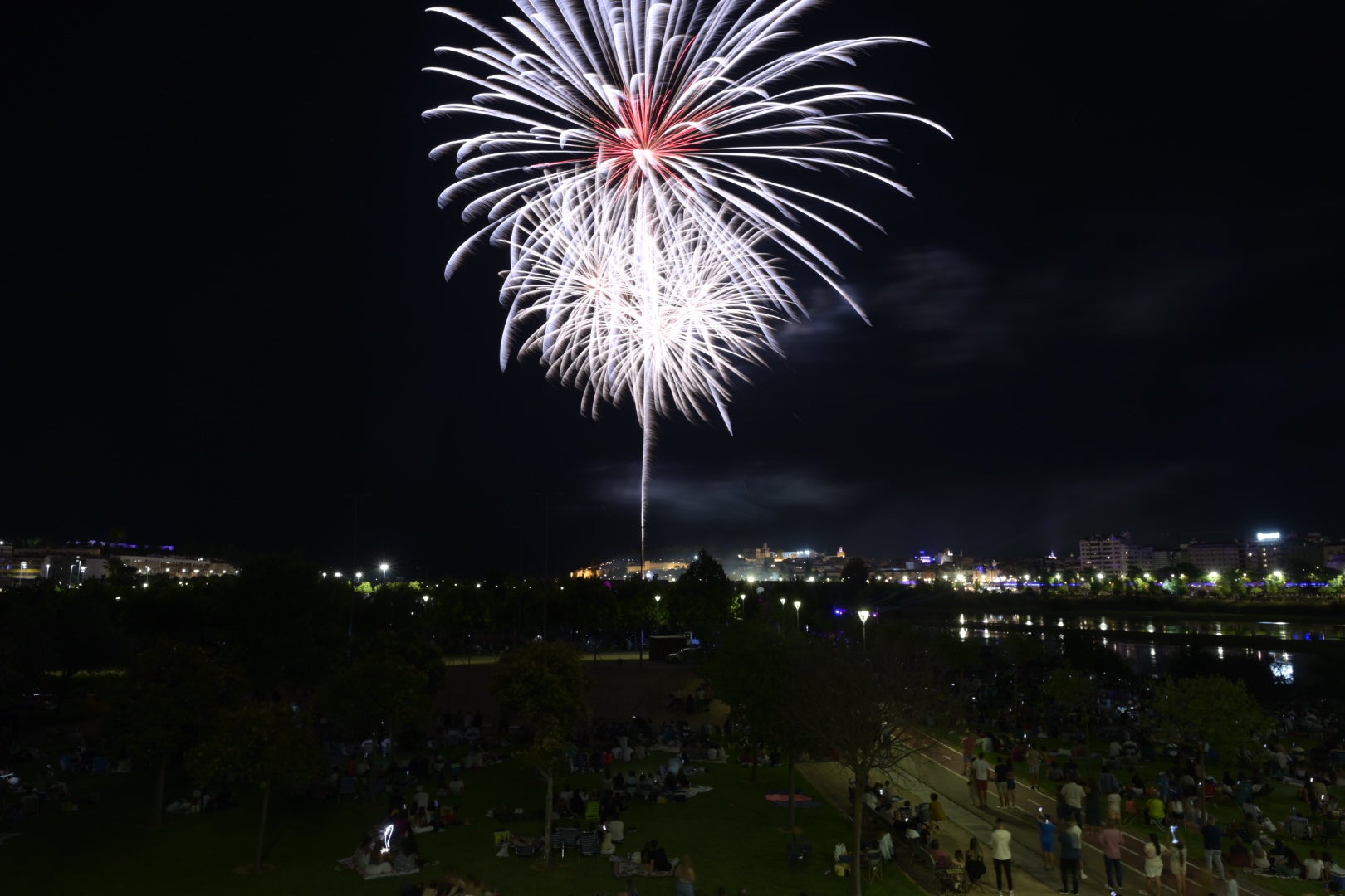 Fuegos artificiales en la noche de San Juan de Badajoz