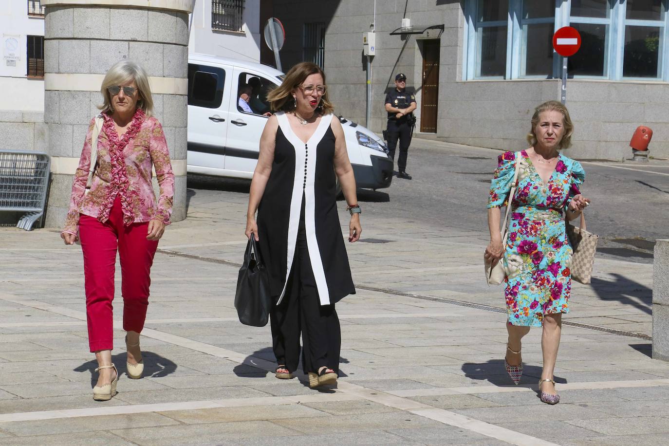 Diputados e invitados llegan a la primera jornada del debate sobre el estado de la región