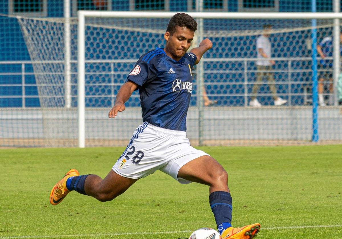 Charbel González, nueva incorporación emeritense, en su último equipo, el Oviedo Vetusta.