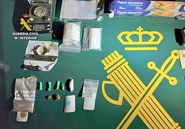 Drogas, dinero y otros efectos intervenidos por la Guardia Civil de Cáceres en tres municipios de la provincia.