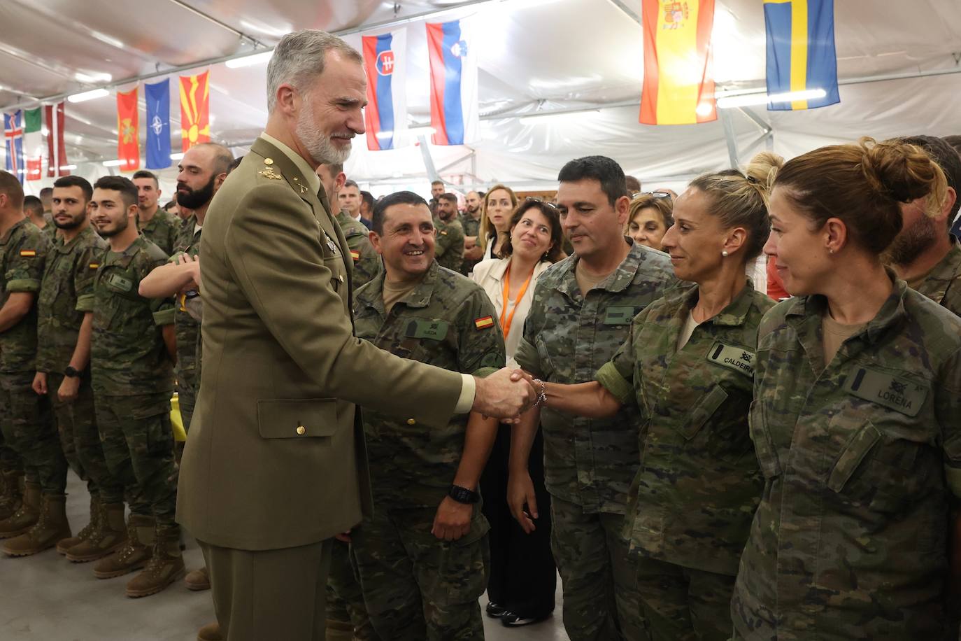 El Rey Felipe VI visita a los militares españoles desplegados en Letonia