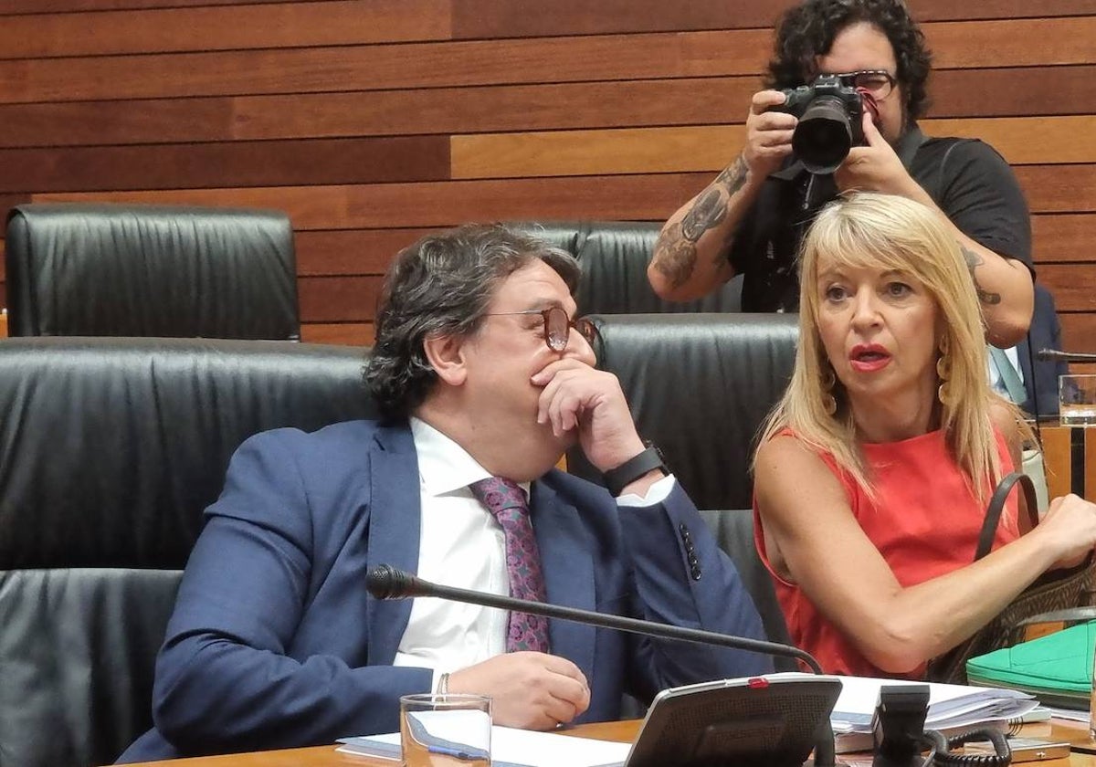 José María Vergeles y Piedad Álvarez, antes de que comenzara el debate.