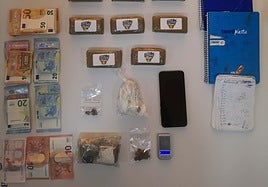 Droga, dinero y otros efectos intervenidos por la Policía Nacional en Aldea Moret.
