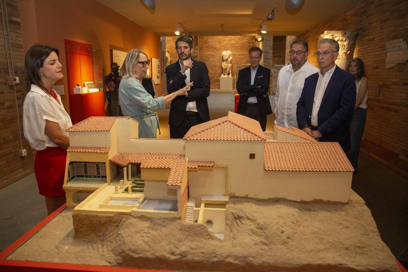 Así ha sido la visita del ministro de Cultura, Ernest Urtasun, al Museo Romano de Mérida