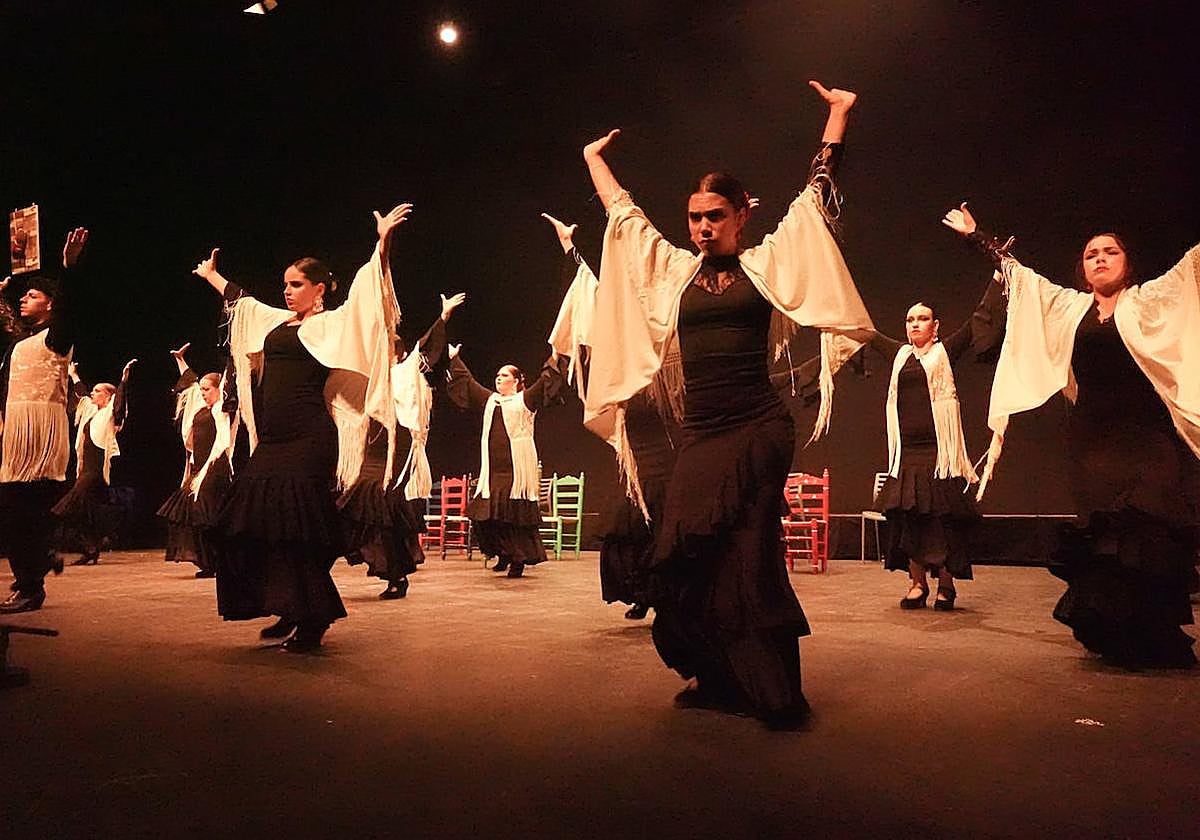 La escuela de baile Rocío Guisado en el Teatro López de Ayala.