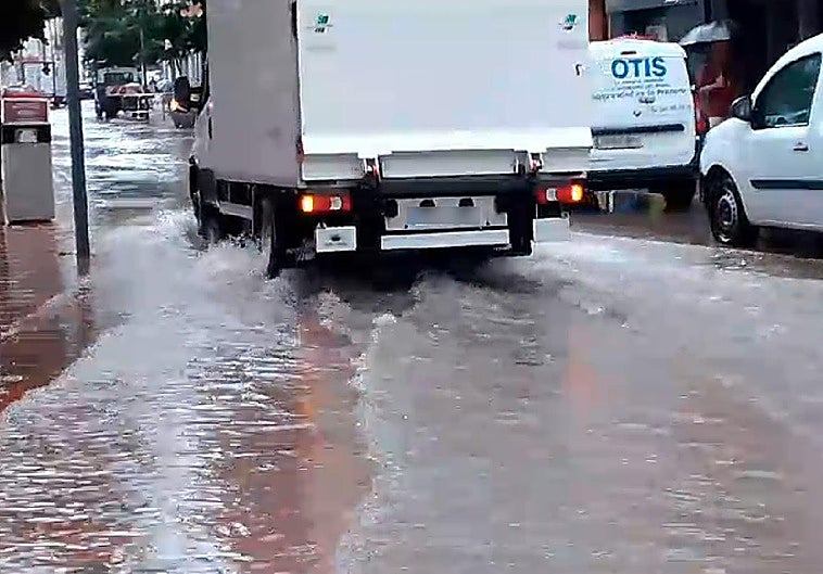 Calles inundadas en Navalmoral de la Mata por las fuertes lluvias