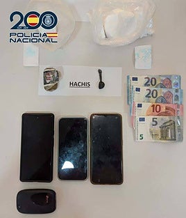 Efectos intervenidos en el garaje de Cáceres