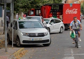 Parada de taxis en el barrio de San Roque.