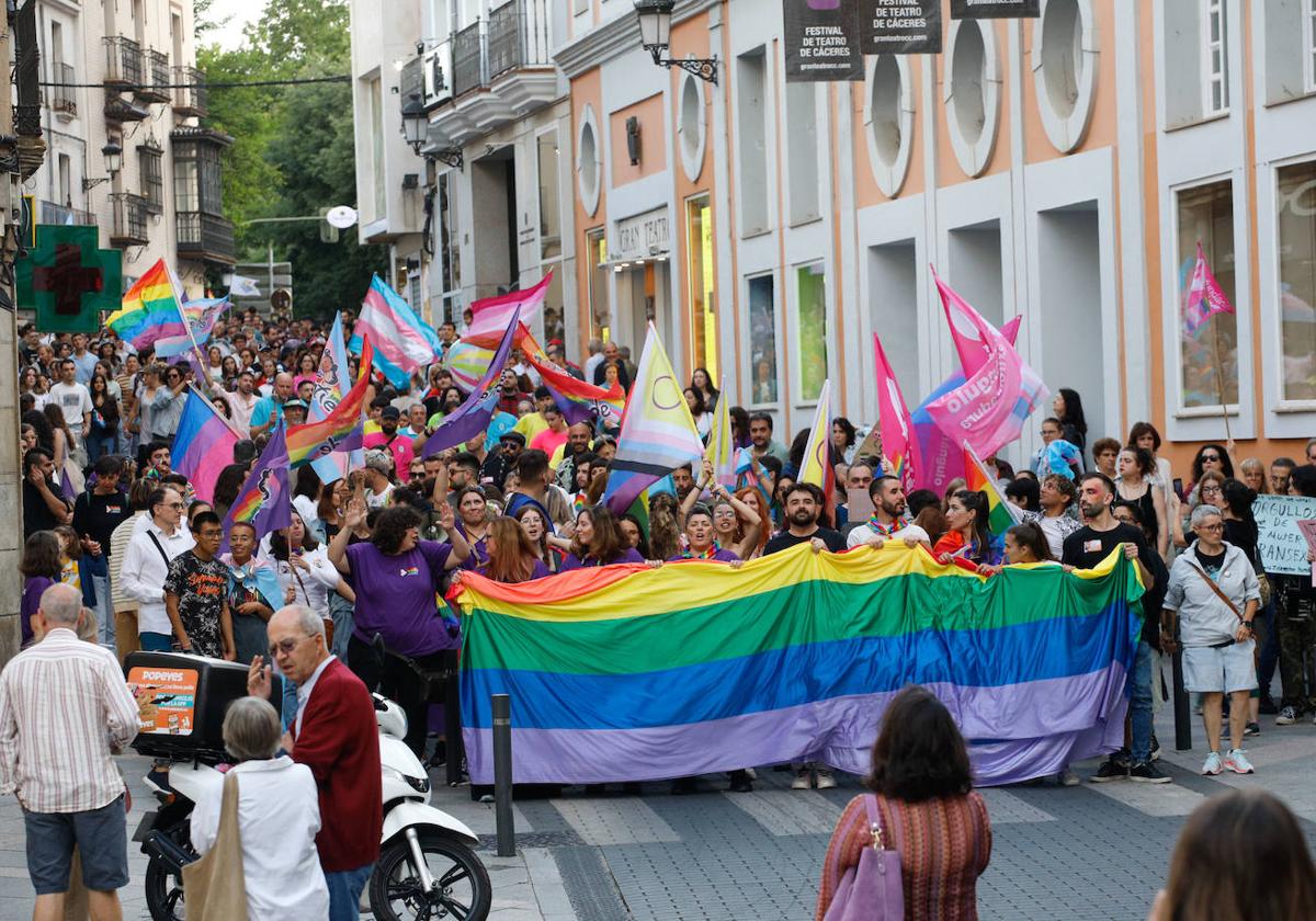 Así ha sido la marcha del Orgullo en Cáceres (II)