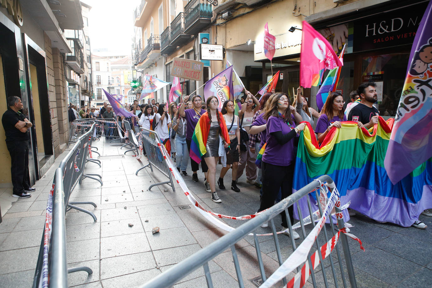 Así ha sido la marcha del Orgullo en Cáceres (II)