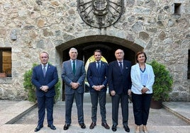 Fotografía de los consejeros y los embajadores en el encuentro.