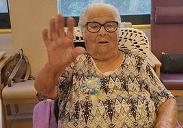 Josefa Matos, tras soplar las velas de su 101 cumpleaños, el pasado 30 de junio.