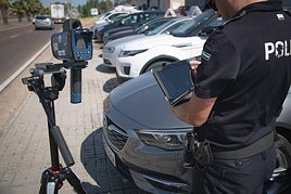 Policía controla velocidad